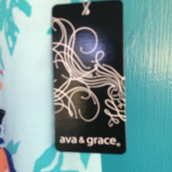 🌲🌲Ava & Grace Jersey V-neck top size largeNWOT - Picture 5 of 5